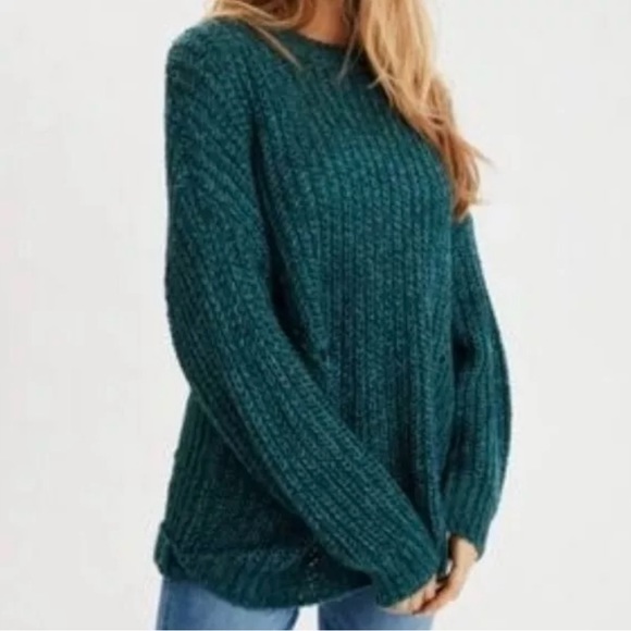 American Eagle Outfitters Sweaters - American Eagle Dark Forrest Emerald Green Slouchy Crew‎ Neck Sweater Size XS